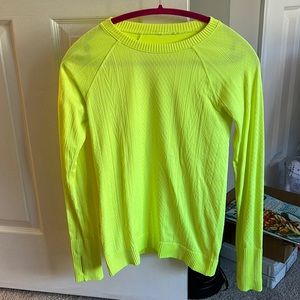Lululemon long sleeve, highlighter gorgeous cable knit pattern t shirt
